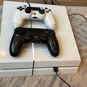 ps4 PlayStation 4 white slim with 2 controllers